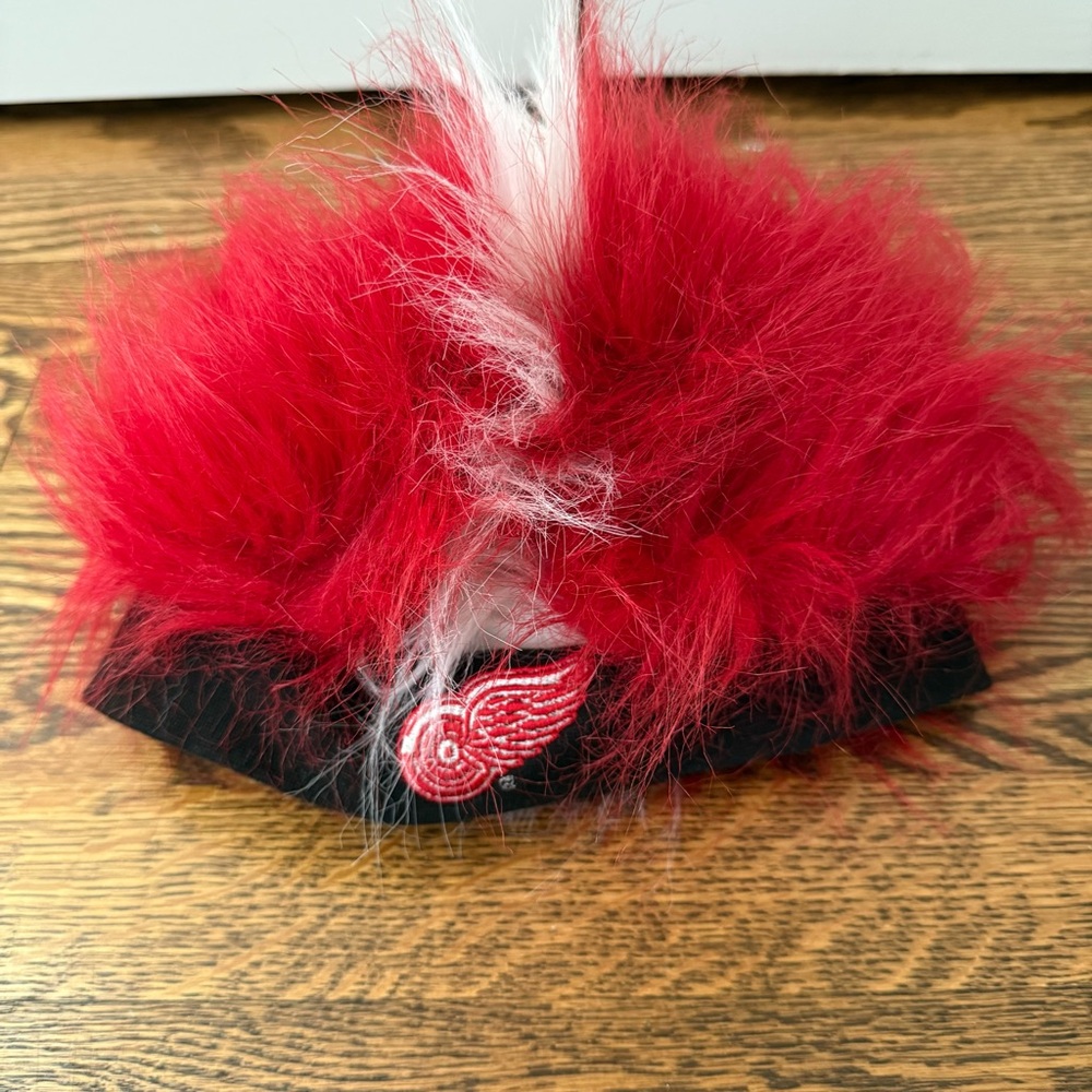 ⭐️ NHL Red Wings Fuzzy Hat